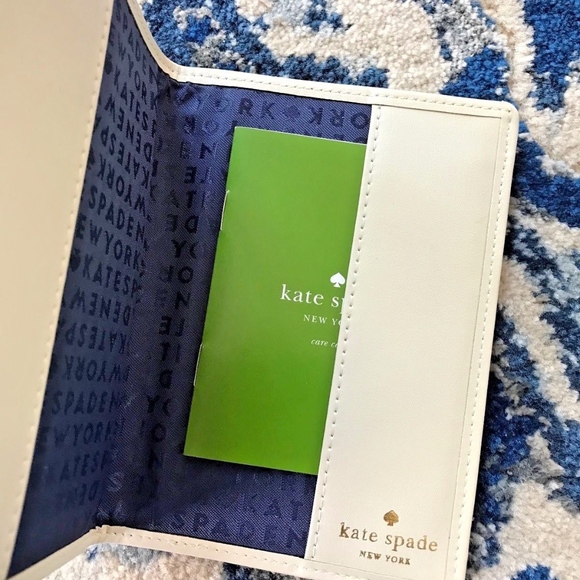 Kate Spade Capri Stripe Passport Holder NWT! - Picture 2 of 6